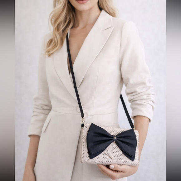 Elegant Cream and Black Bow Crossbody Bag - Picture 10 of 11